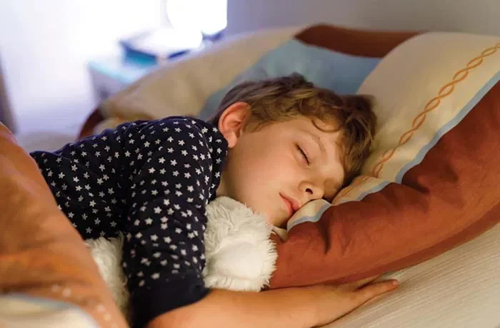 uyuyan bir erkek çocuğu