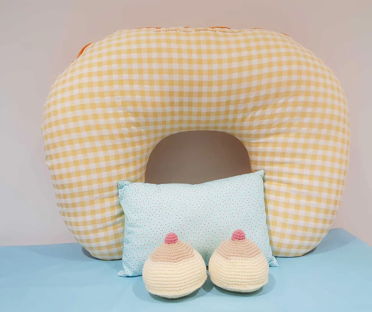 c emzirme minderi ve yastık