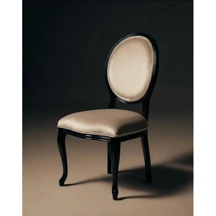 Madalyon Döşemeli Ahşap Sandalye - Siyah