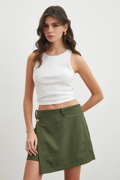 Asimetrik Kesim Gold Düğmeli Mini Şort Etek