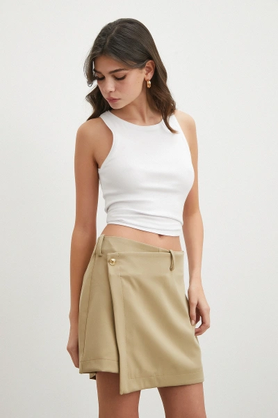 Asimetrik Kesim Gold Düğmeli Mini Şort Etek