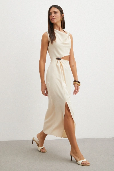 Drapeli Cut-Out Elbise