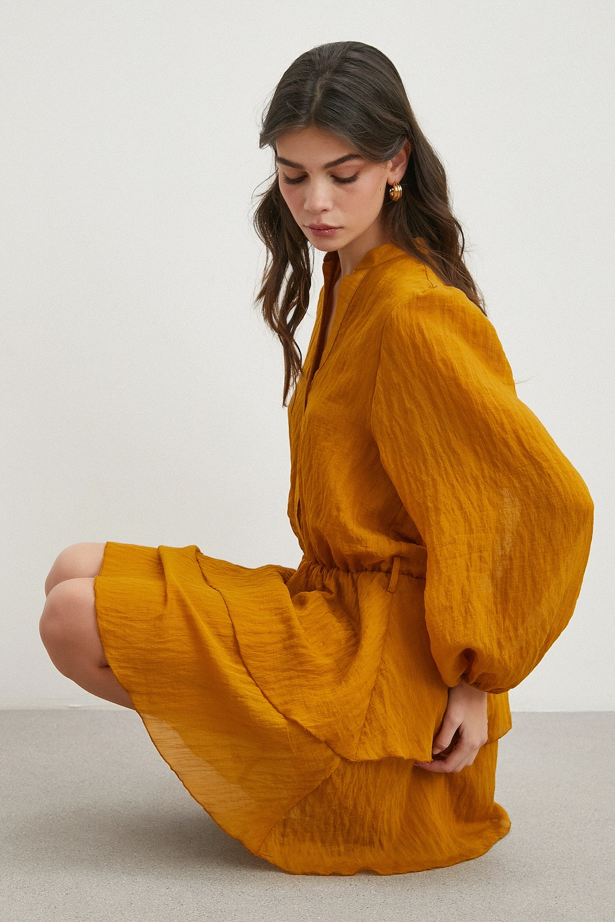 Bolon Kol Hakim Yaka Katlı Şifon Elbise