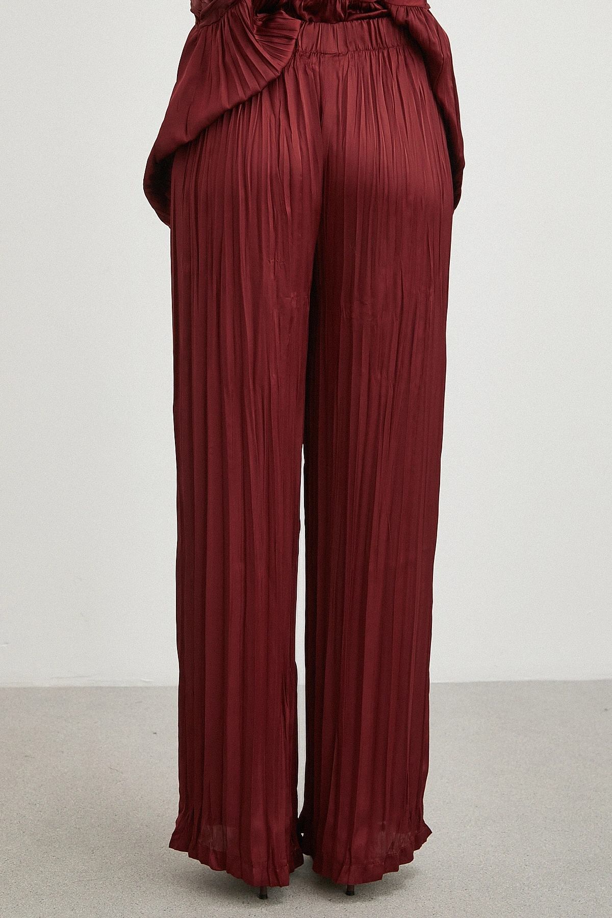 Mürdüm Pliseli Saten Pantolon