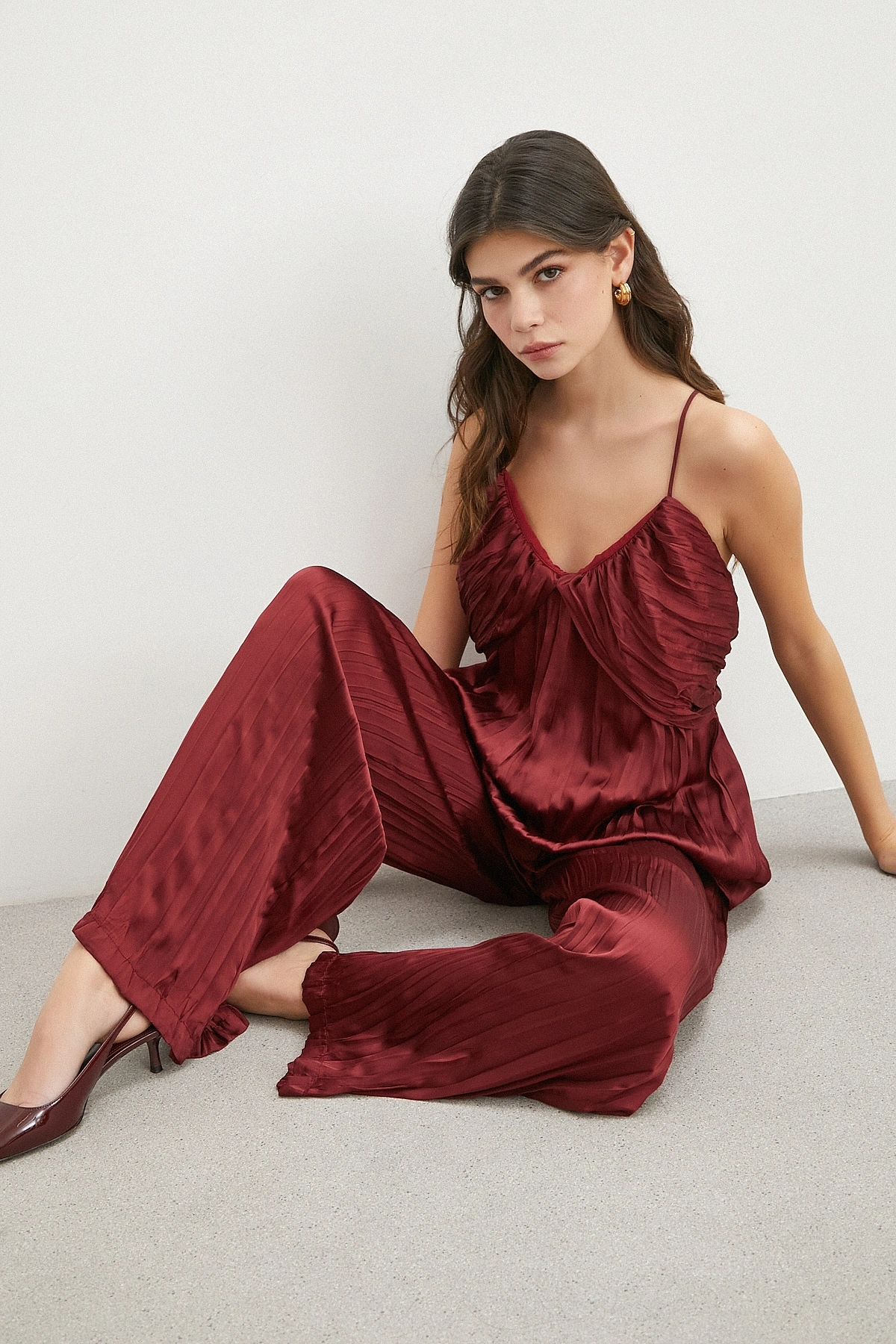 Mürdüm Pliseli Saten Pantolon