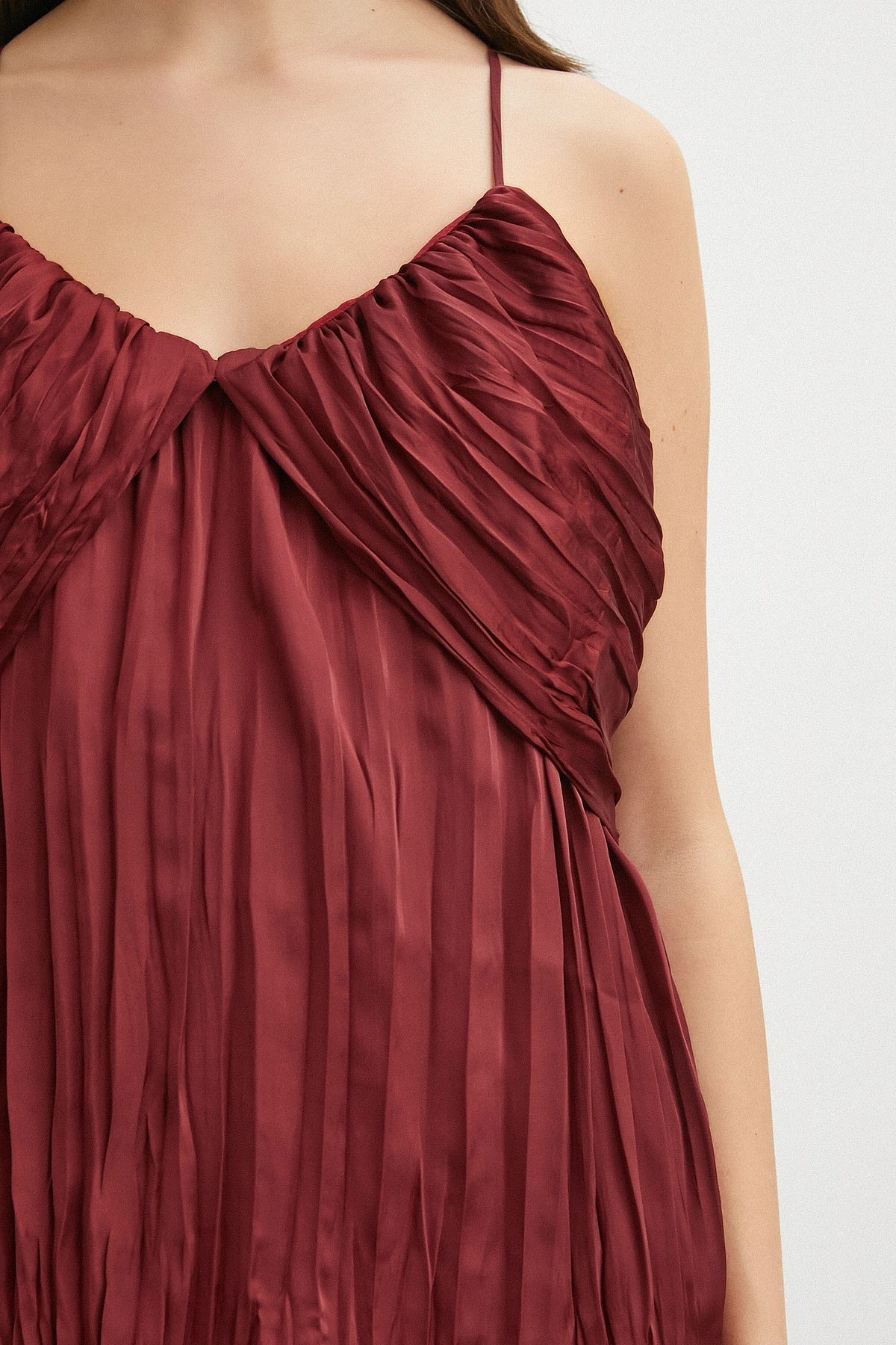 Mürdüm Pliseli Saten Pantolon