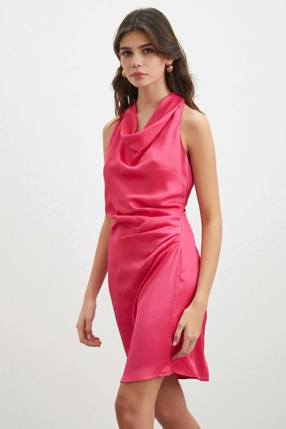 Pembe Jakarlı Halter Yaka Elbise