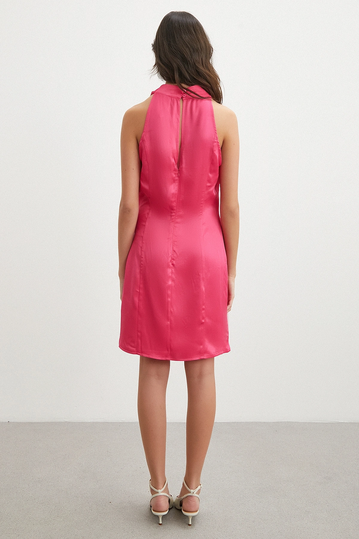 Pembe Jakarlı Halter Yaka Elbise