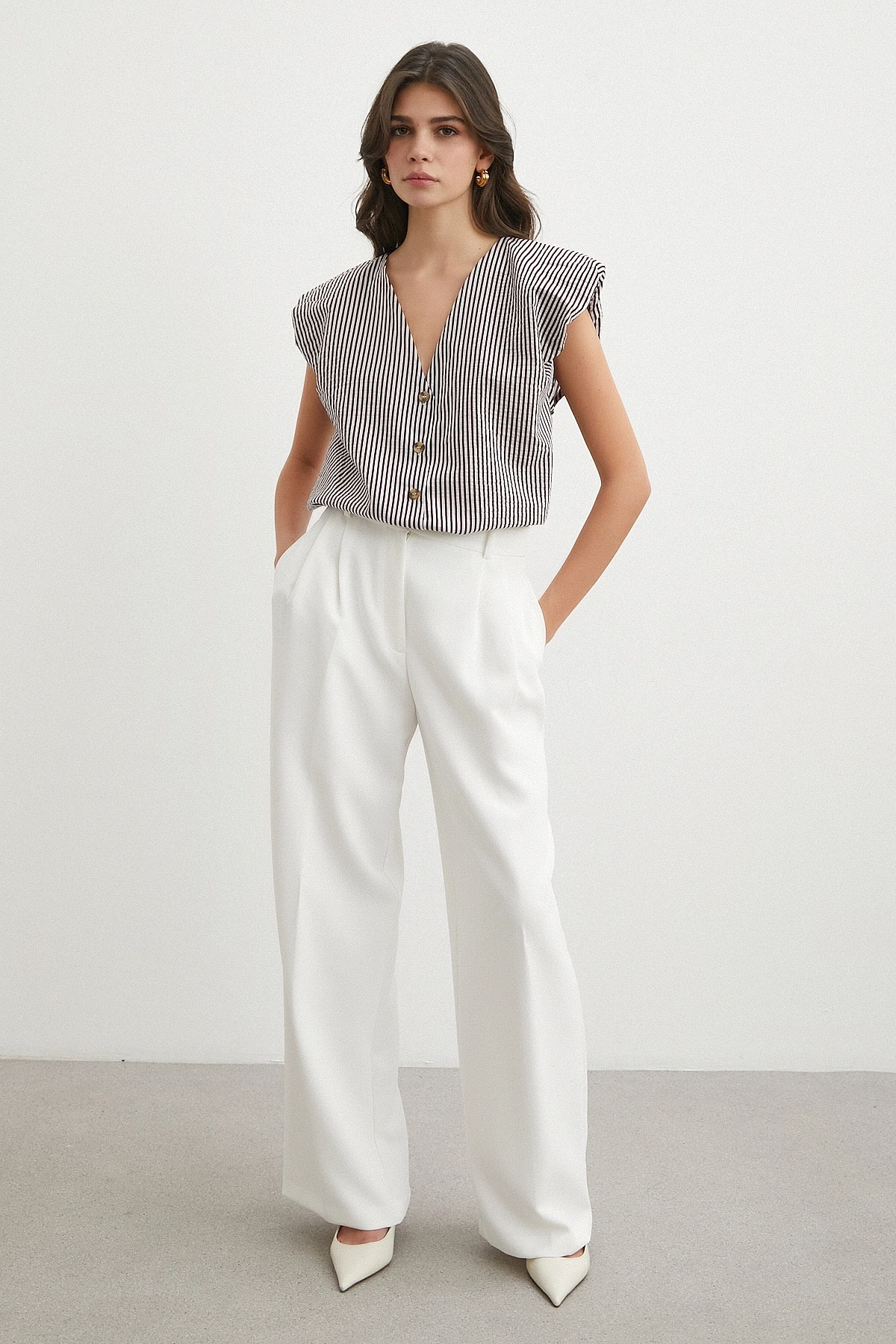 V Yaka Çizgili Vatkalı Kolsuz Bluz