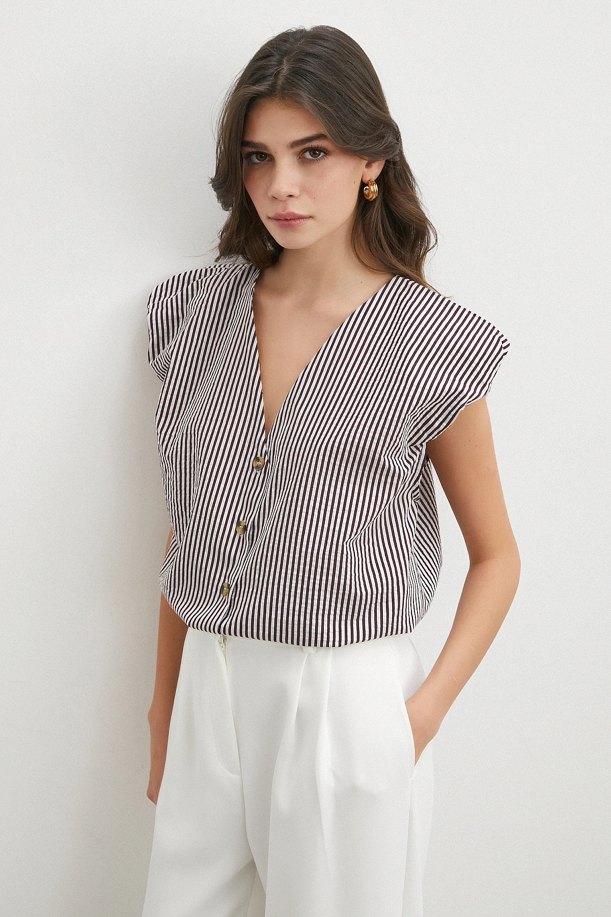 V Yaka Çizgili Vatkalı Kolsuz Bluz