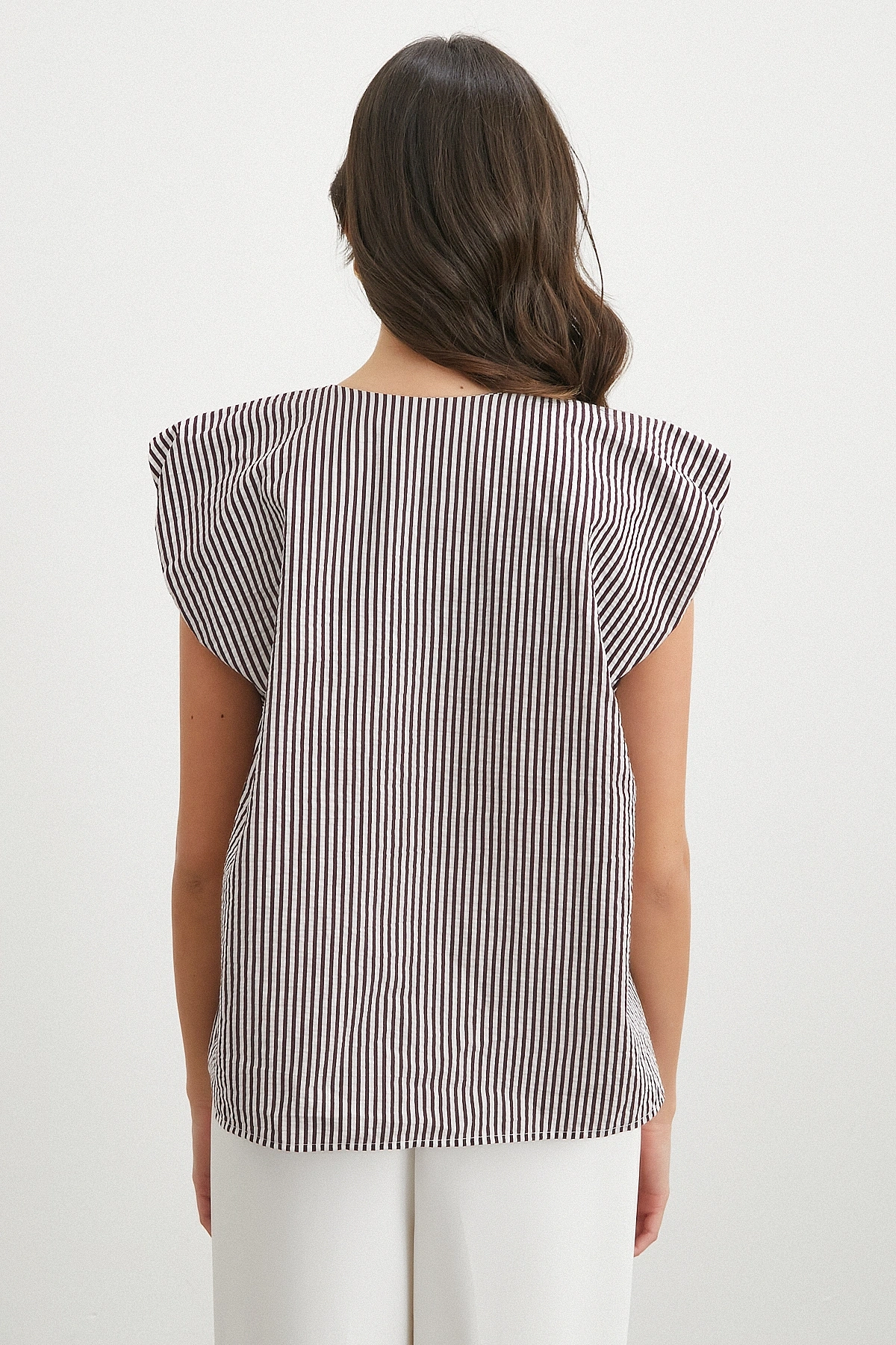 V Yaka Çizgili Vatkalı Kolsuz Bluz