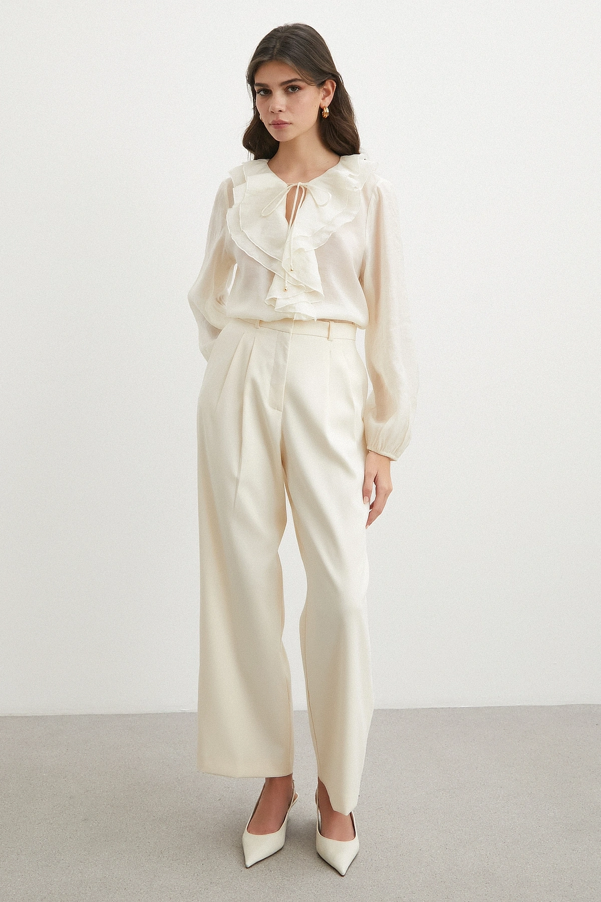 V Yaka Fırfır Detaylı Bağlamalı Bluz