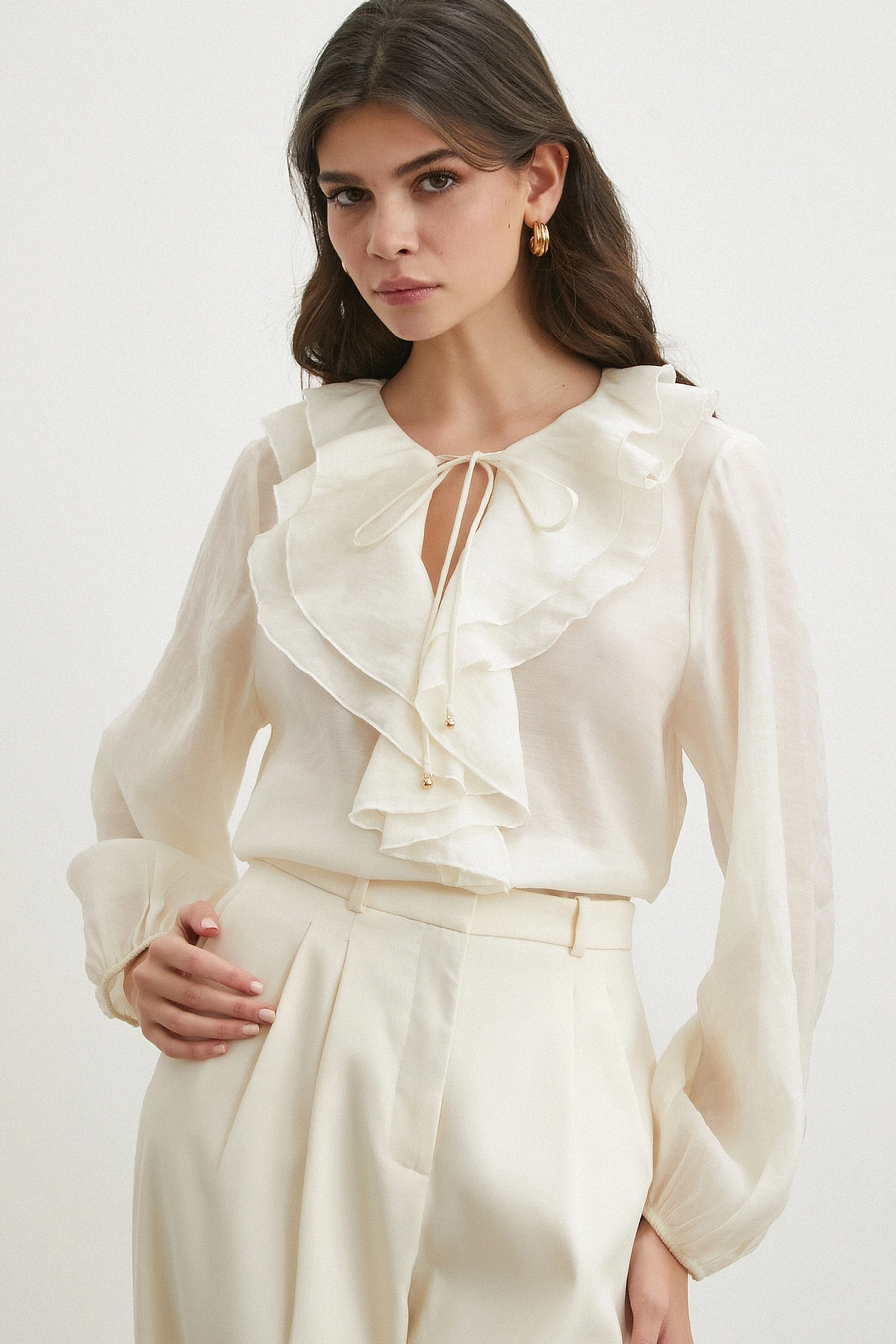 V Yaka Fırfır Detaylı Bağlamalı Bluz