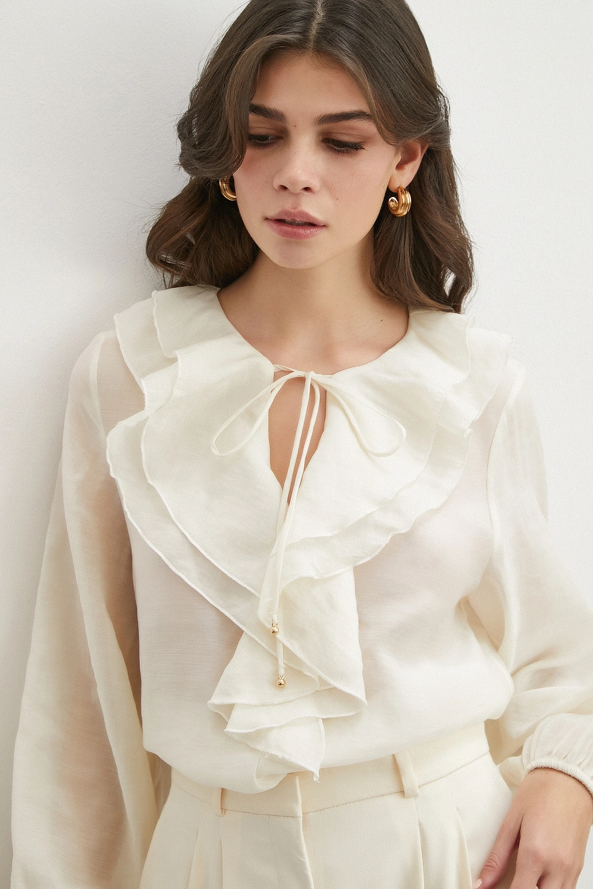 V Yaka Fırfır Detaylı Bağlamalı Bluz