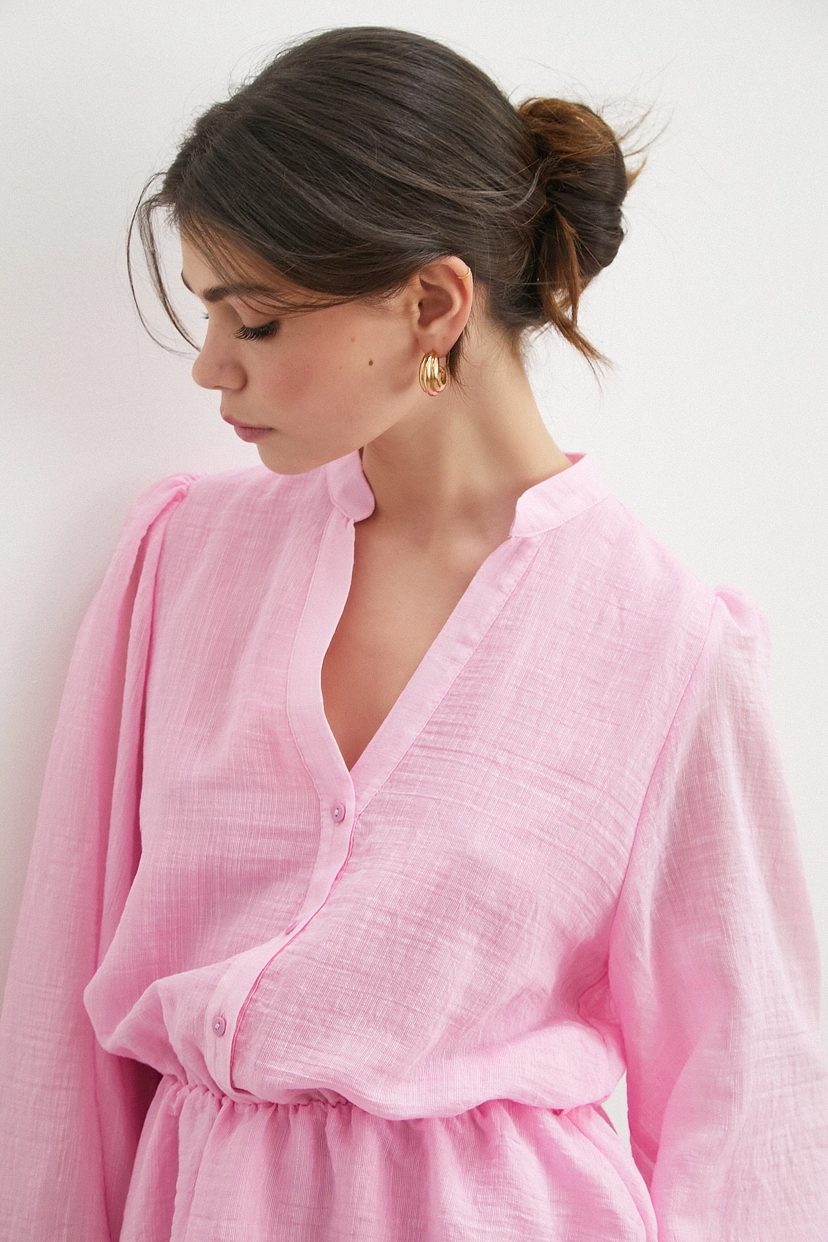 Uzun Kol Hakim Yaka Katlı Şifon Elbise