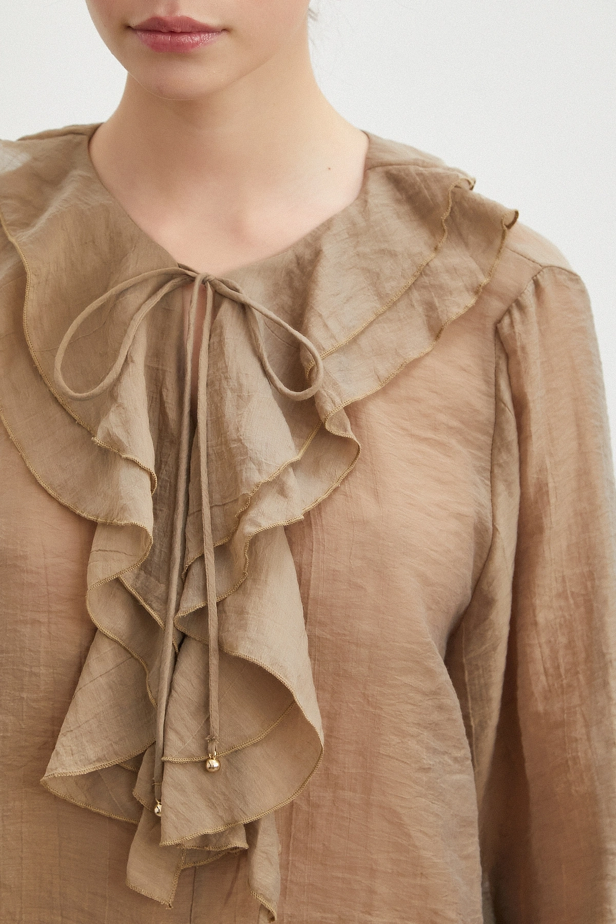 V Yaka Fırfır Detaylı Bağlamalı Bluz