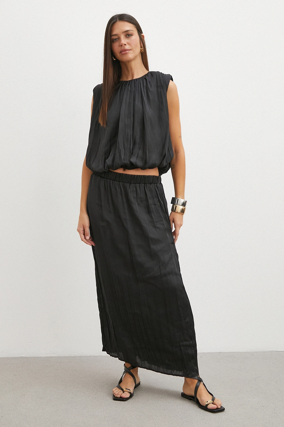 Pileli Kolsuz Crop Bluz