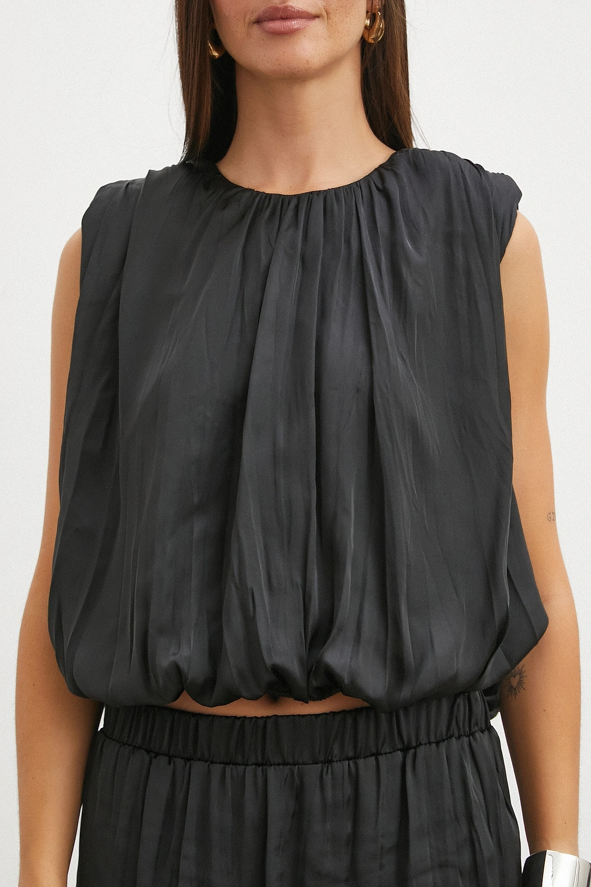 Pileli Kolsuz Crop Bluz
