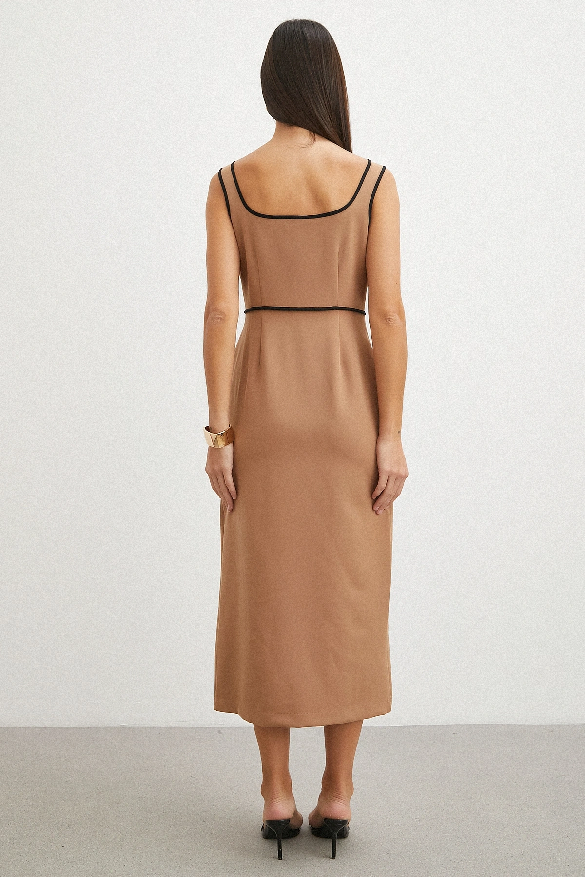 Şeritli Yırtmaç Detaylı Slip Dress