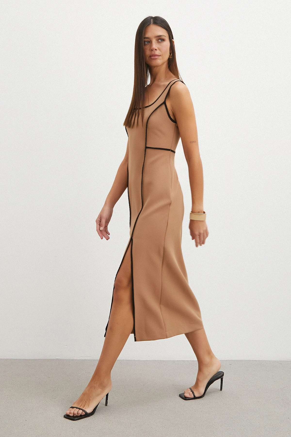 Şeritli Yırtmaç Detaylı Slip Dress