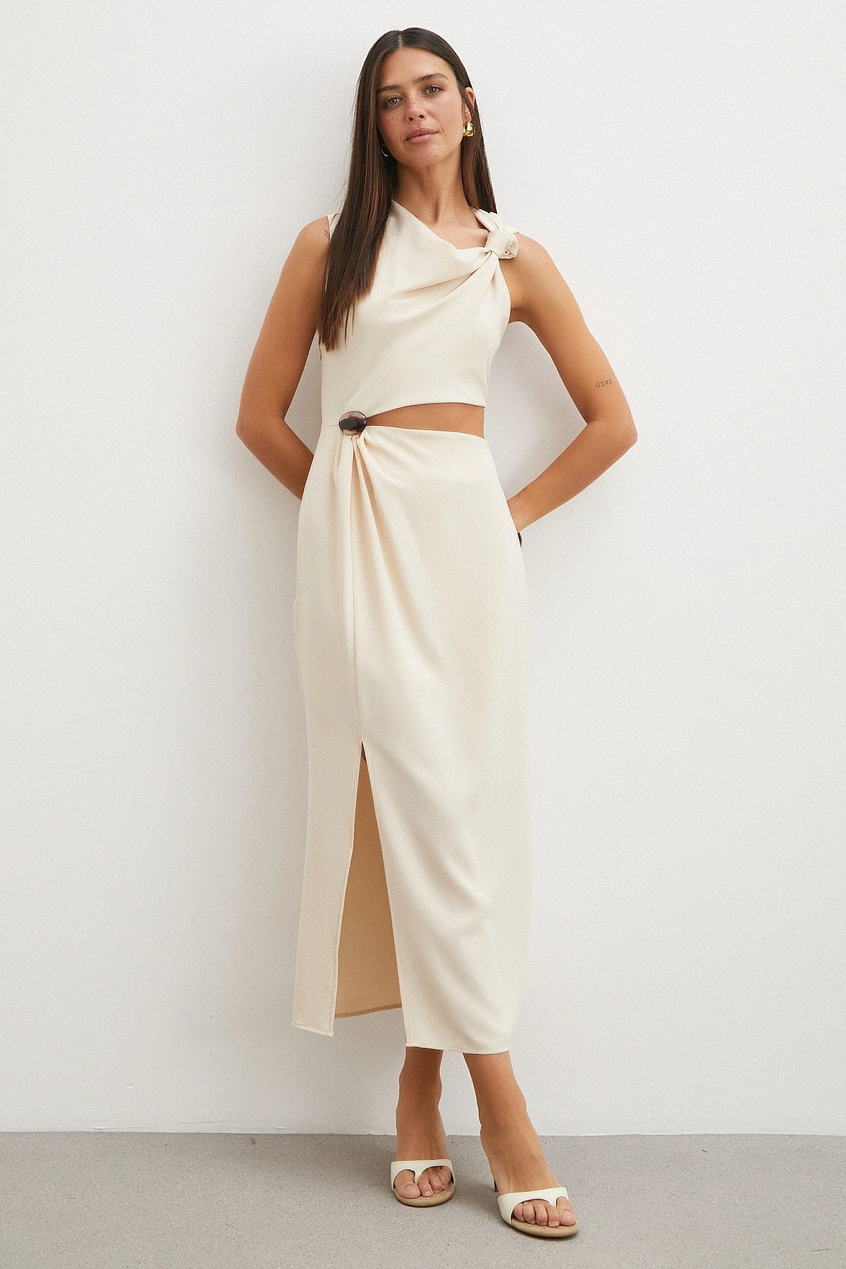 Drapeli Cut-Out Elbise