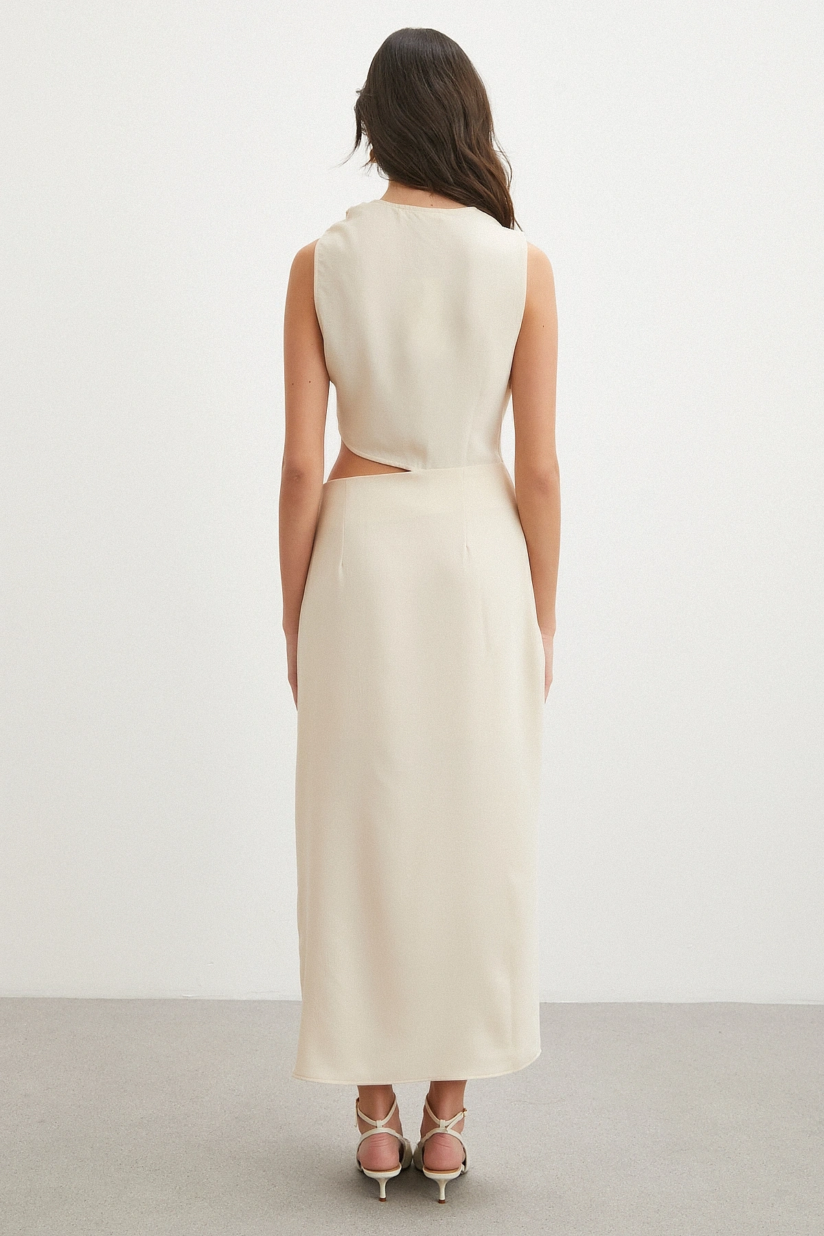 Drapeli Cut-Out Elbise