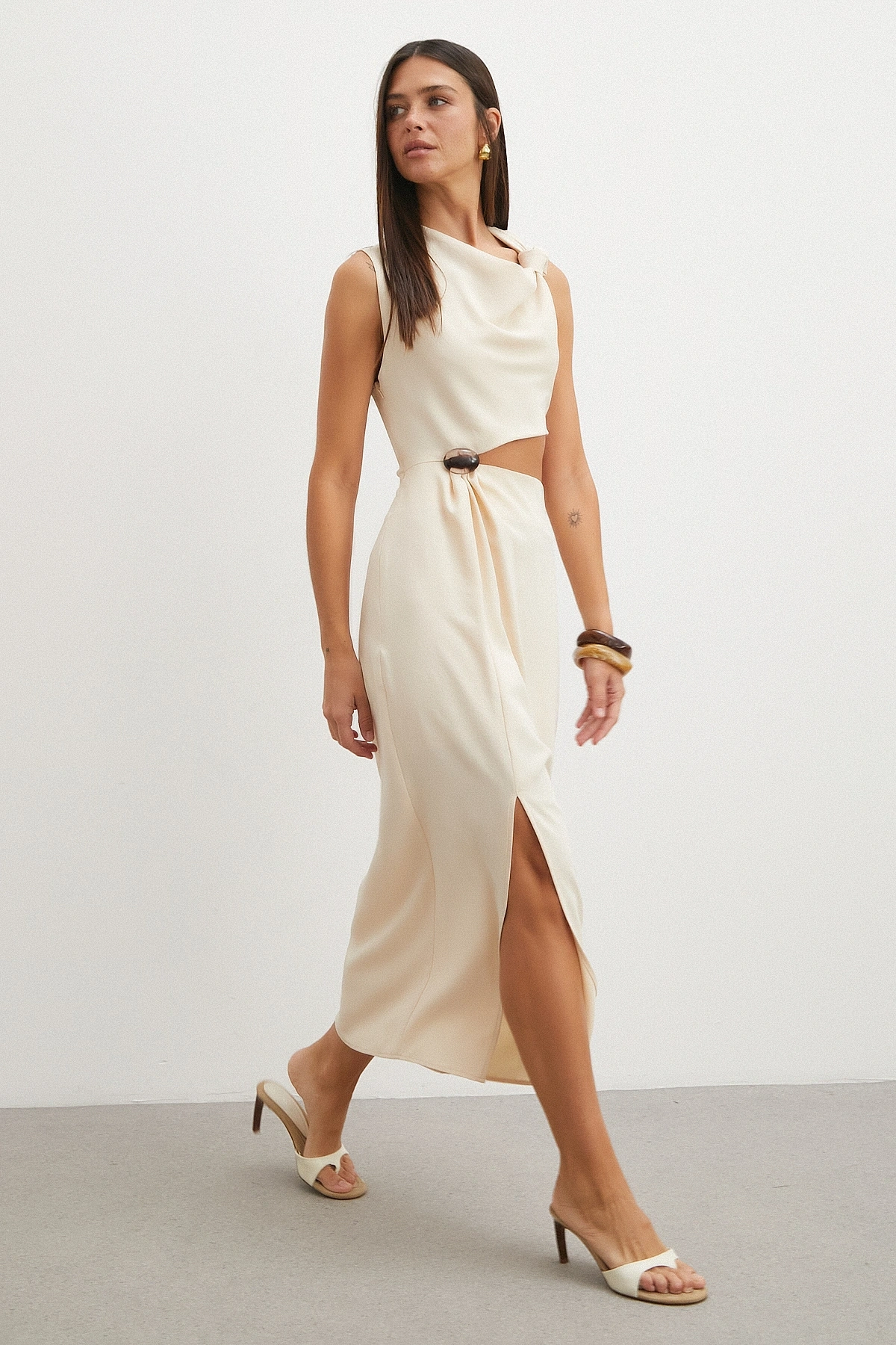 Drapeli Cut-Out Elbise