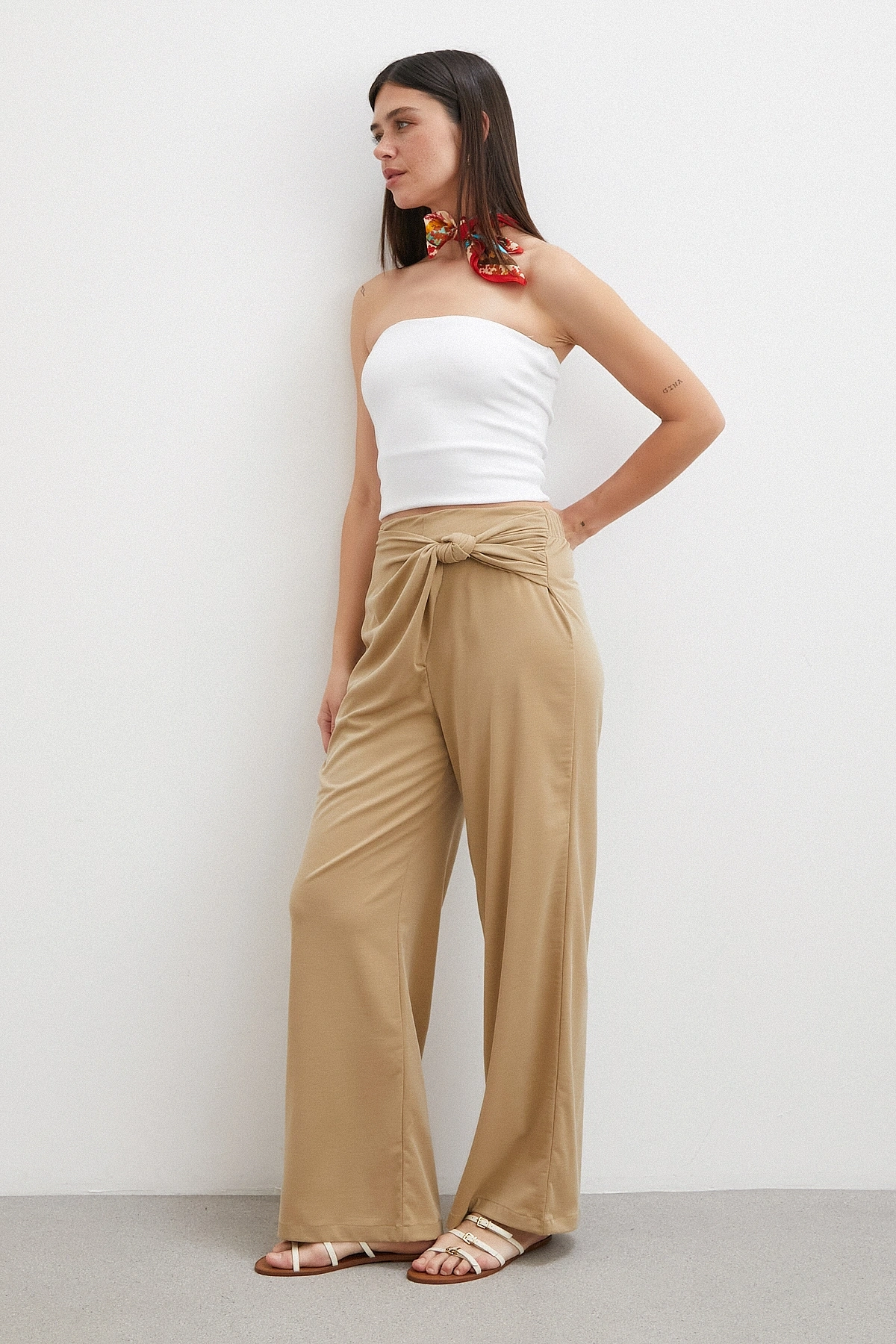 Düğüm Detaylı Pantolon
