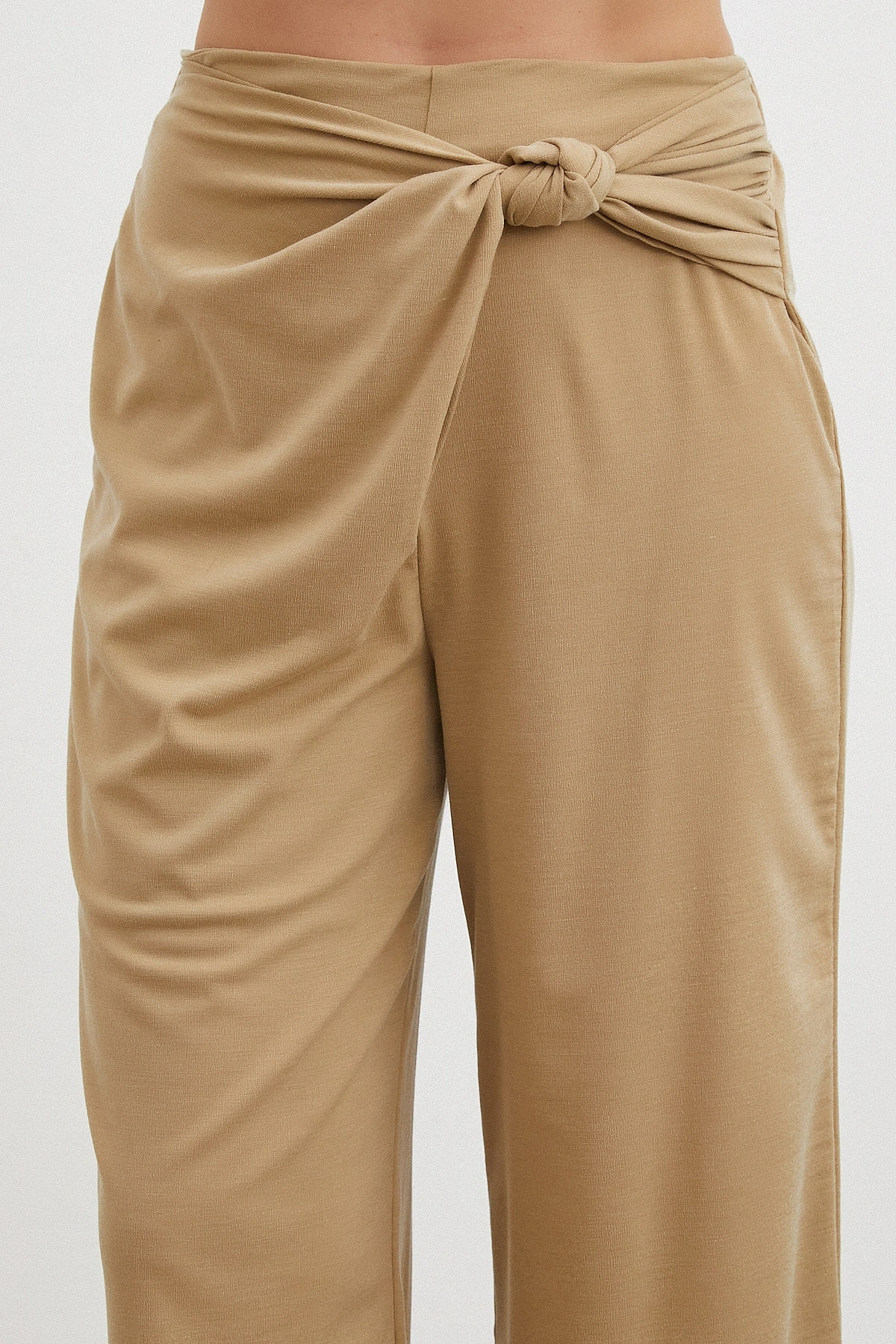 Düğüm Detaylı Pantolon