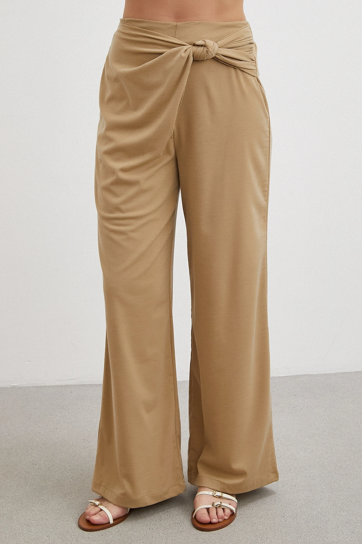Düğüm Detaylı Pantolon
