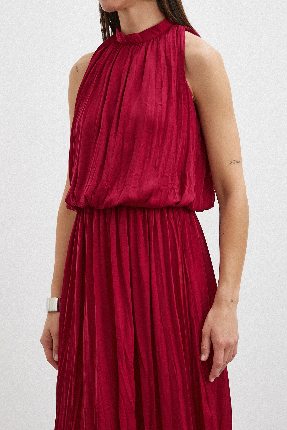 Halter Yaka Crushlı Uzun Elbise