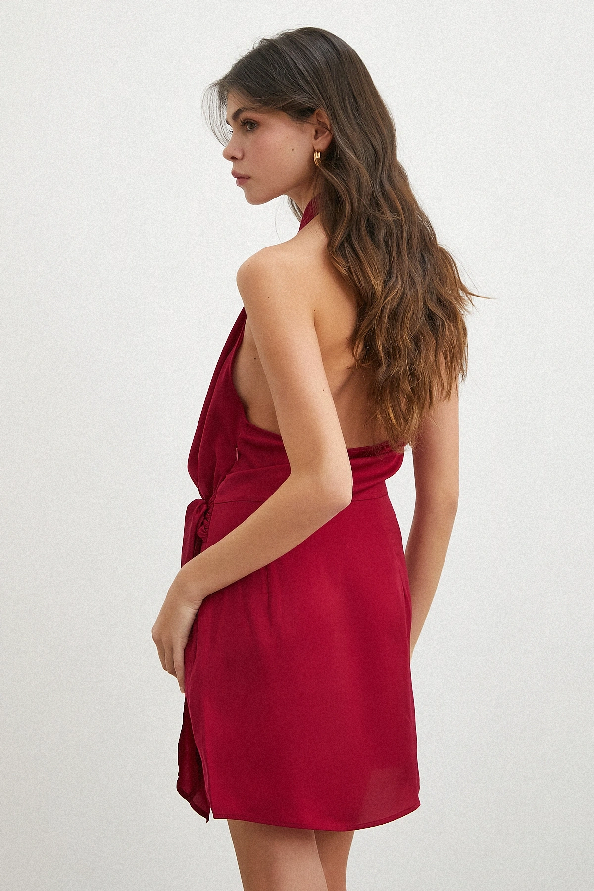 Halter Yaka Derin V Dekolteli Mini Elbise