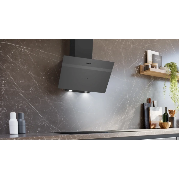 Siemens LC64KPJ70T iQ100, Duvar tipi davlumbaz, eğimli cam tasarım, 60 cm, antrasit gri