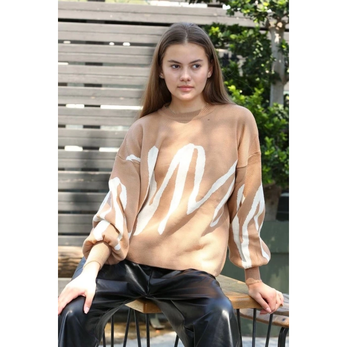 Beyaz çizgili bisiklet yaka kazak vizon