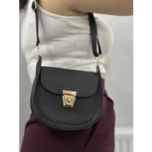 Klasik kapaklı siyah cilt çanta