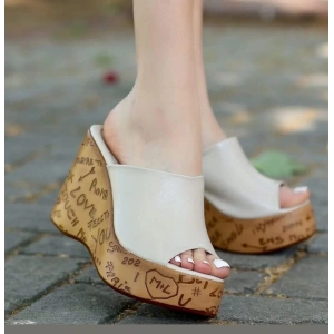 Silya Bej Cilt Dolgu Topuk Terlik