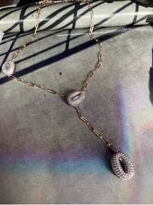 Zirkon Taşlı Üç elips Detaylı Kolye