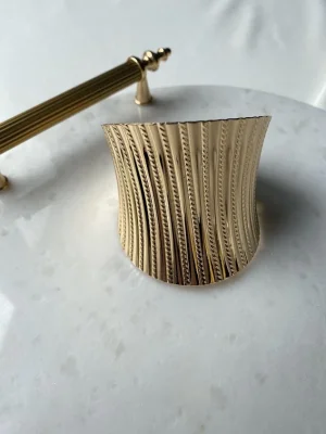 Dokulu Oval Yapılı Kelepçe