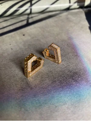 Zirkon Taşlı Elmas Formlu Küpe