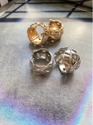 Kapitone Desenli Küpe