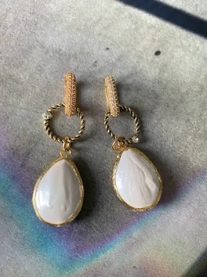 Sır Çerçeveli İnci Küpe