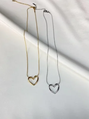 Zincire Asılı Kalpli Çelik Kolye