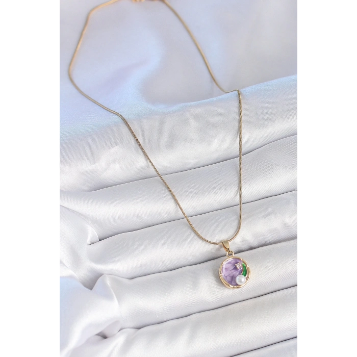 BFS 316L Çelik Gold Renk Zincir Mor Çiçek İşlemeli Zirkon Taş İnci Detaylı Minimal Portre Model Kadın Kolye