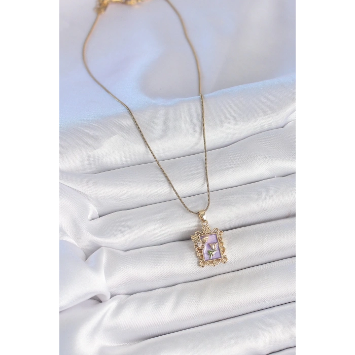 BFS 316L Çelik Gold Renk Zincir Mor Mineli Çiçek İşlemeli Zirkon Taşlı Kelebek Detay Portre Model Kadın Kolye