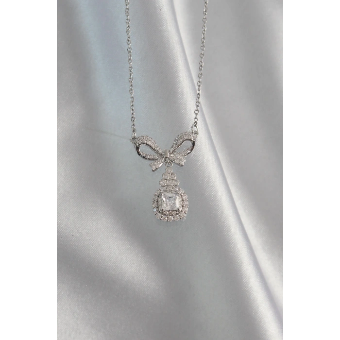 BFS 316L Çelik Gümüş Renk Fiyonk Detay Zirkon Taşlı Tektaş Kolye