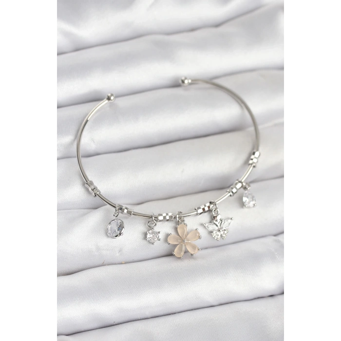 BFS Çiçek ve Kelebek Charmlı Gümüş Renk Pirinç Kadın Bileklik