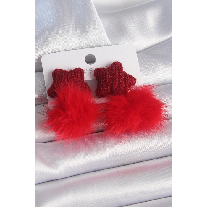 BFS Kırmızı Renk Tüylü Yıldız Ponpon Model Kadın Küpe