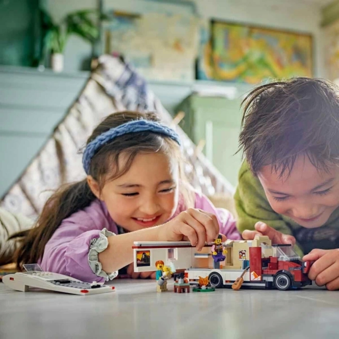 BFS   LEGO City Tatil Macera Karavanı 60454