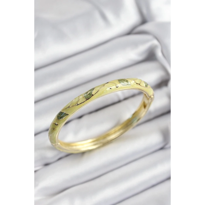 BFS Mineli Pirinç Fıstık Yeşili Yaprak Motifli Gold Renk Kadın Kelepçe