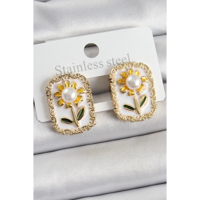 BFS Pirinç Beyaz Mineli Papatya Figürlü Sanatsal Portre Model Gold Renk Kadın Küpe